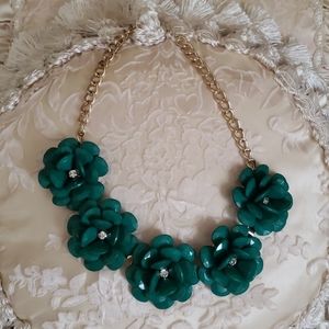 NWT Flowers Necklace